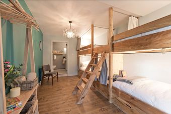 Posada The Elbowroom Escape