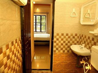 Hotel Oyo 9619 Harmony Inn