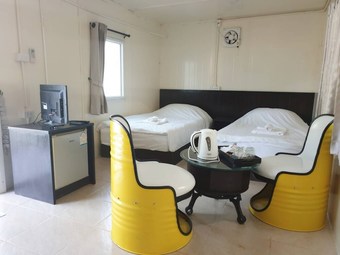 Hotel Mine Boxes Resort