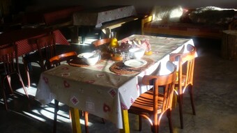 Hotel Ranch Pow Grayon