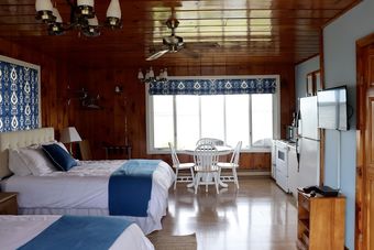 Hotel Friars Bay Inn & Cottages