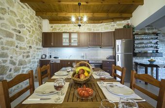 Villa Traditional Apartments Kaladare