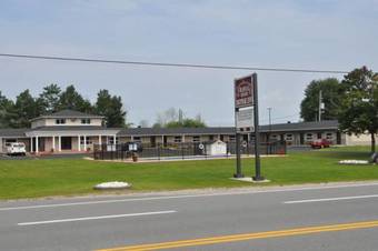 Colonial House Motor Inn