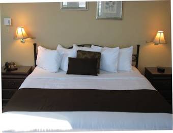 Posada Dockside Suites