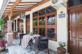 Hotel Reddoorz Plus Near Mall Roxy Banyuwangi