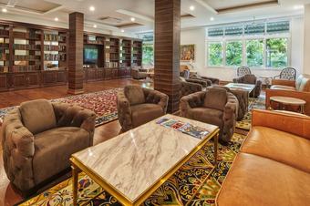 Hotel Mayfair Lake Resort