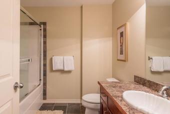 Silver Star Stays - The Knoll