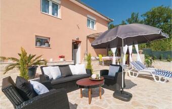 Three-bedroom Holiday Home In Hrvace