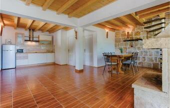 Four-bedroom Holiday Home In Gornji Humac
