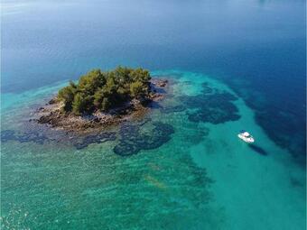 Two-bedroom Holiday Home In Loviste