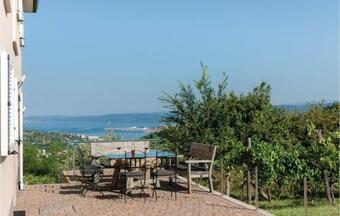 Three-bedroom Holiday Home In Hrvatini