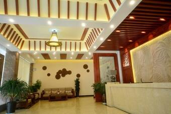 Jinggu Fang Ting Holiday Hotel