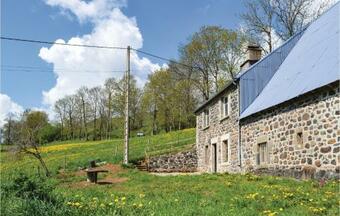 Three-bedroom Holiday Home In Cheylade