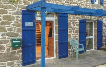 Three-bedroom Holiday Home In Colombiers Du Plessis