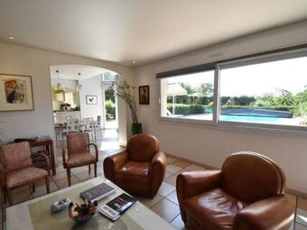 Idyllic Villa In Leynes With Swimming Pool