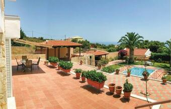 One-bedroom Apartment In Artemida