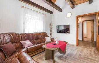 Three-bedroom Holiday Home In Krasno Polje