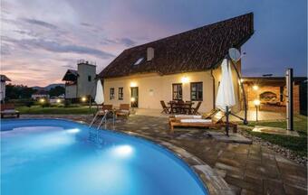 Four-bedroom Holiday Home In Krasic