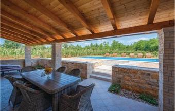 Three-bedroom Holiday Home In Katun