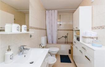 Two-bedroom Holiday Home In Oslje