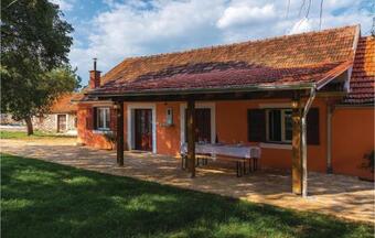 Two-bedroom Holiday Home In Siritovci