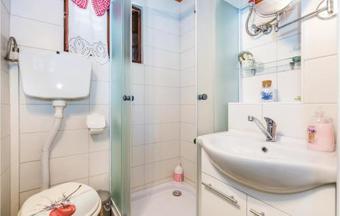 Two-bedroom Holiday Home In Trosmarija