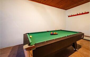 Five-bedroom Holiday Home In Suhovare