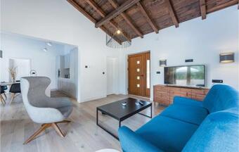Three-bedroom Holiday Home In Porec