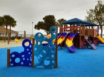 2 Bedroom - Summer Cottage - Tyn & Marty's Pets Yard Waterfront Dist