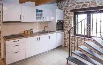 Three-bedroom Holiday Home In Vinjani Donji