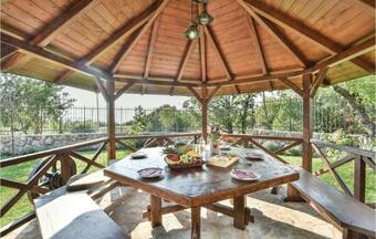 Three-bedroom Holiday Home In Ljut