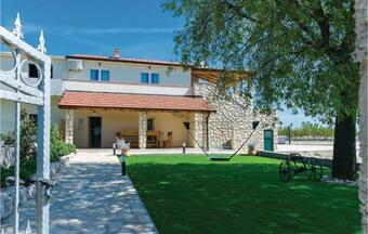 Four-bedroom Holiday Home In Danilo