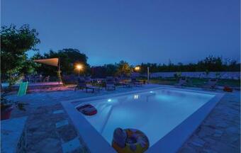 Three-bedroom Holiday Home In Vinovo Donje