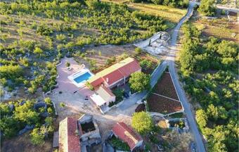 Four-bedroom Holiday Home In Slivno