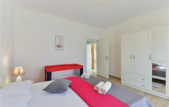 Five-bedroom Holiday Home In Tinj