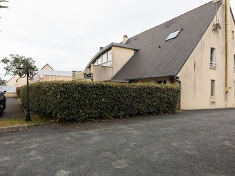 Alluring Holiday Home In Colleville-sur-mer With Terrace