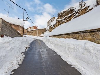 Graceful Apartment In Gudar With Heating