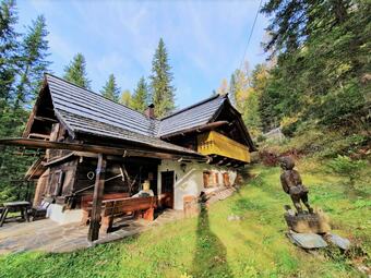 Vintage Chalet In Sankt Oswald With Garden