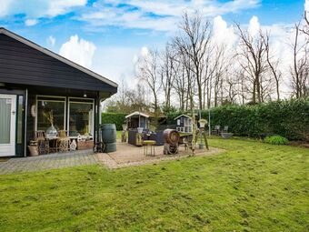 Sun-kissed Bungalow In Denekamp With Garden