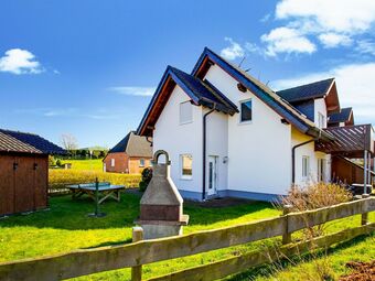 Spacious Apartment In Beckerwitz With Garden