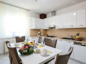 Lovely Holiday Home In A Quiet Area, 40m Private Pool, Adorable Garden & Terrace