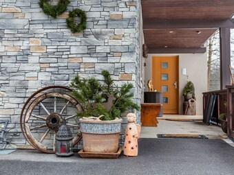 Cosy Home In Neukirchen Am Gro�venediger With Parking