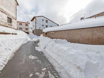 Gorgeous Holiday Home In Puerto Hurraco Near Walking Trails