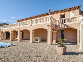 Plush Villa In Le Cannet-des-maures With Private Pool