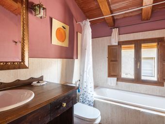 Cosy Holiday Home In Valencia With Billiards And Barbecue