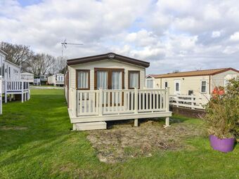 Welcoming Home In Hastings With Balcony