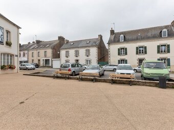 Lovely Holiday Home In Bannalec For Family With Garden