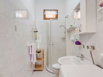 Traditional Apartment In Monte Isola Near Lake Beach