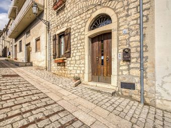 Elegant Apartment In Buonalbergo Near Town Center