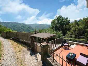 Rustic Holiday Home In Frazione Torre - Lucca